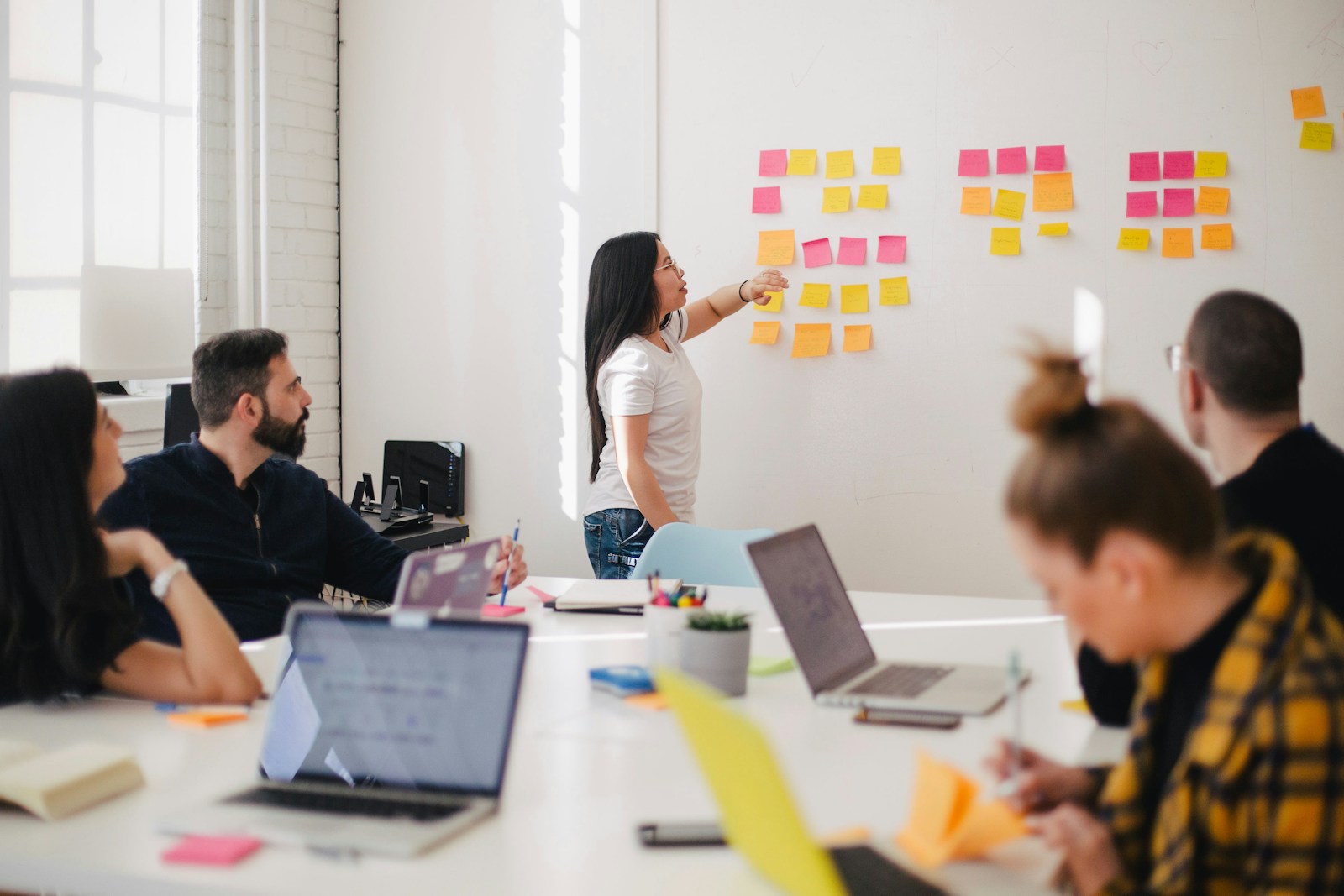 Instructor mapping AI income blueprint modules on a whiteboard during a vocational course